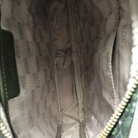 NWT MICHAEL KORS CONVERTIBLE PALM LEAVES CROSSBODY - Picture 3 of 6